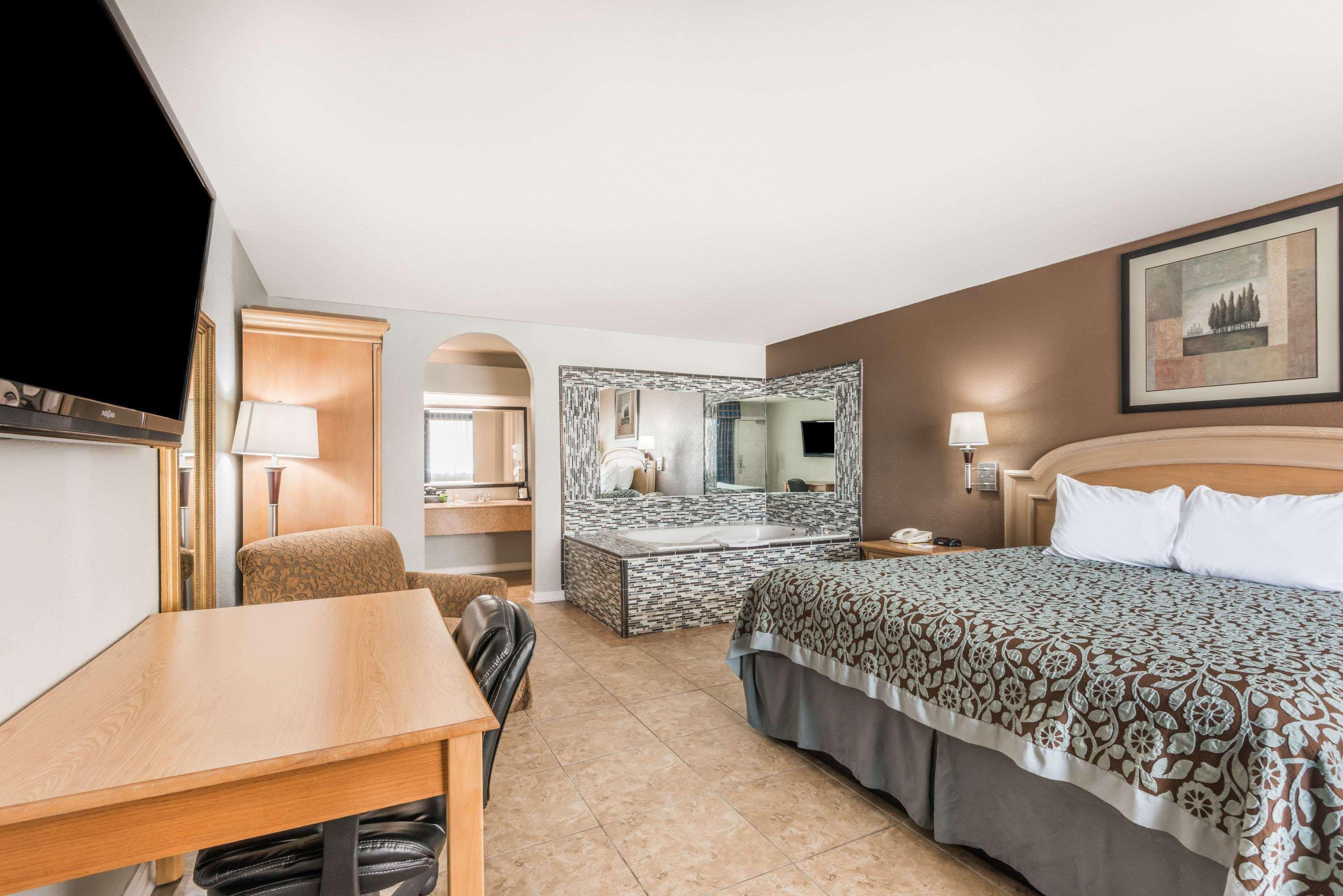 Days By Wyndham Hotel