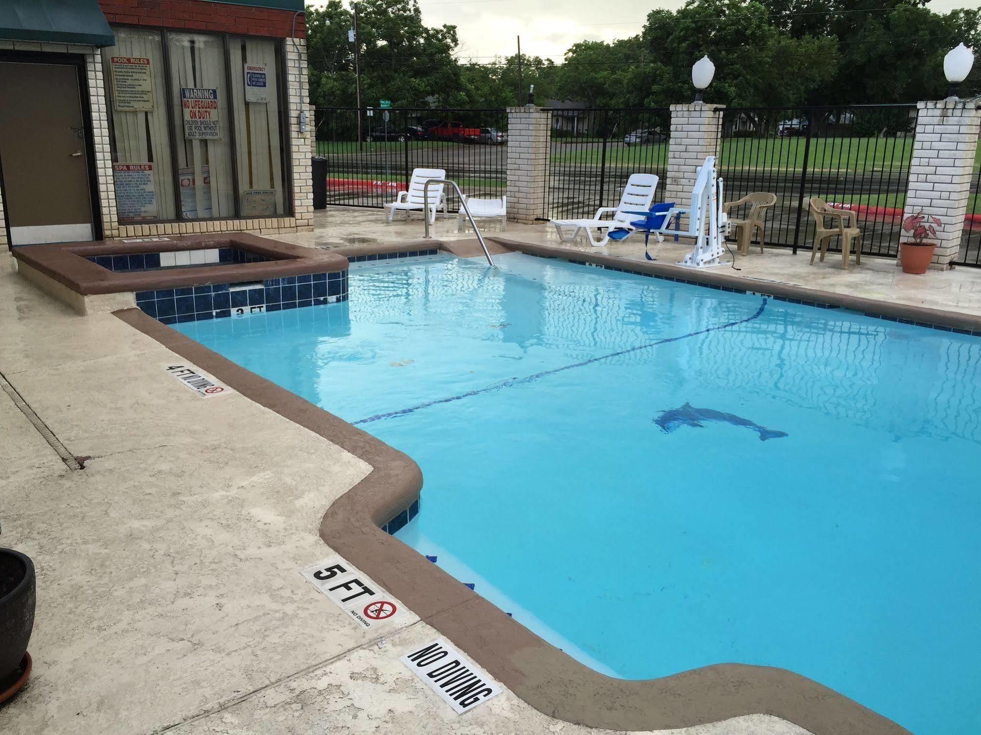Days By Wyndham Hotel